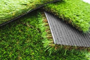 Cómo elegir el césped artificial según el uso: jardín, terraza o piscina