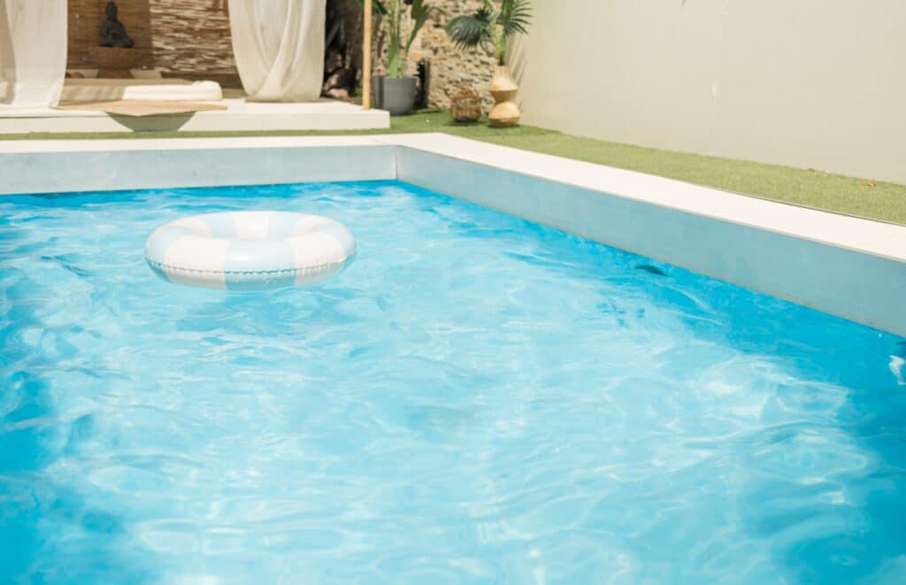 Cómo elegir la combinación ideal de materiales y acabados para fabricar piscinas