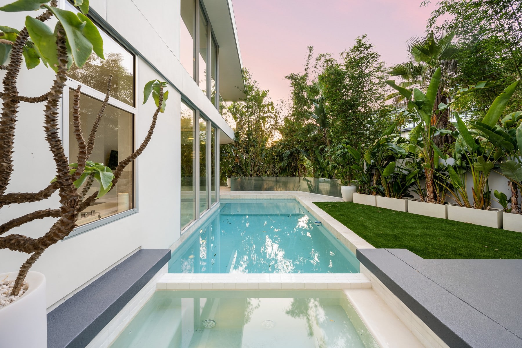Cómo elegir la combinación ideal de materiales y acabados para fabricar piscinas