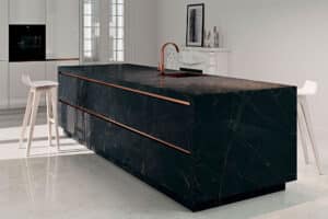 Encimeras de cocina en porcelánico Coverlam: Guía completa de diseño y resistencia